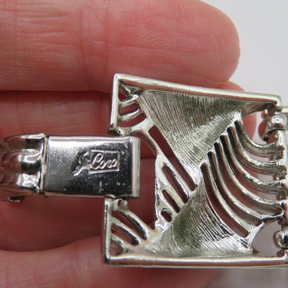 Coro Pegasus Vintage Open Work Textured Silver Tone Bracelet - Picture 4 of 10